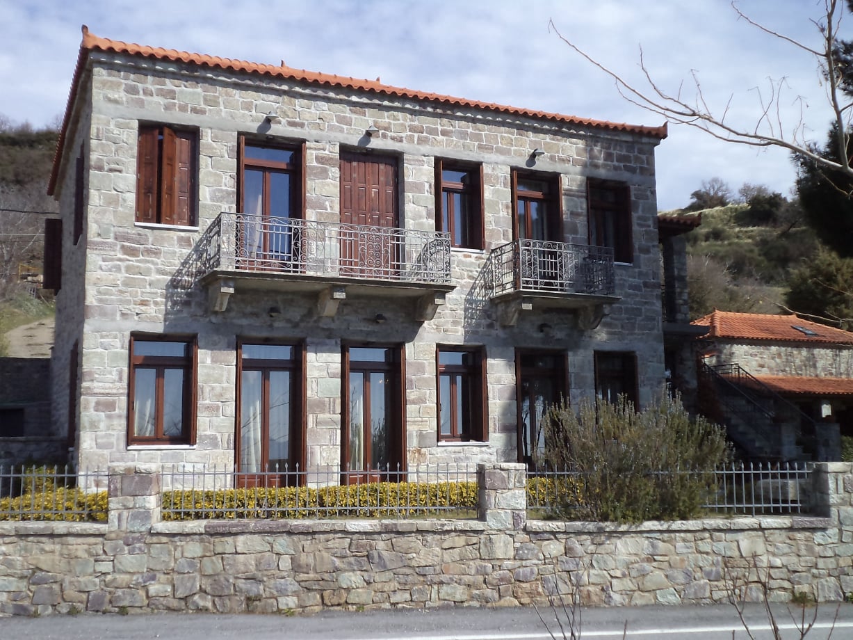 χωριάτικη πέτρινη μονοκατοικία