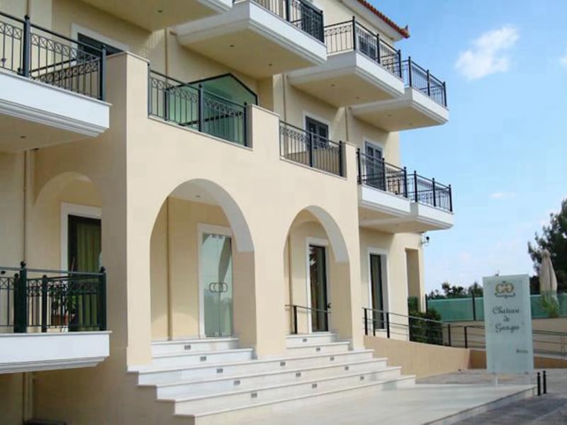 ξενοδοχείο με πισίνα