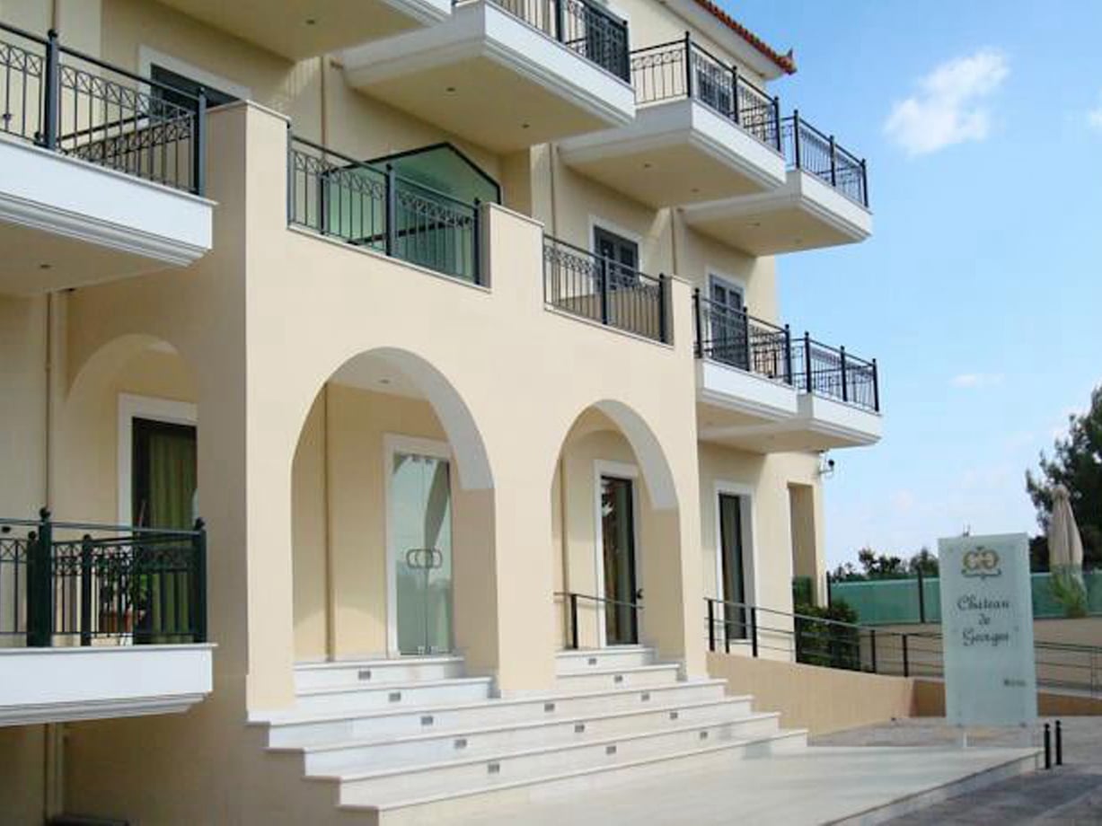 ξενοδοχείο με πισίνα